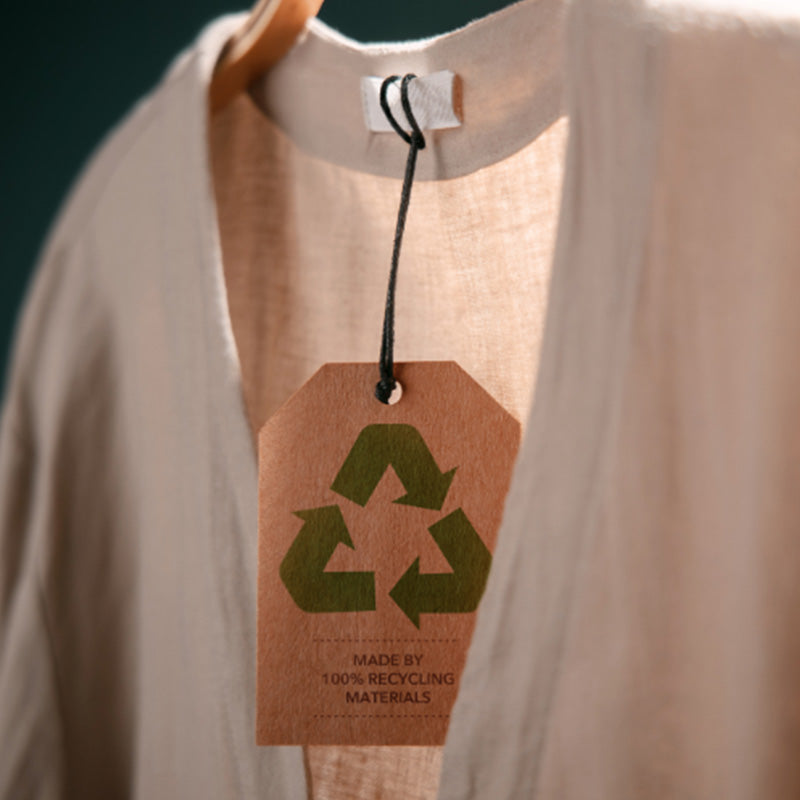 photo d'un vêtement avec une étiquette éthique