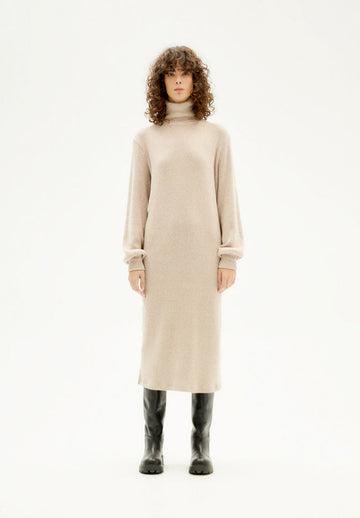 mannequin femme portant un vêtement éco-responsable de la marque Thinking MU