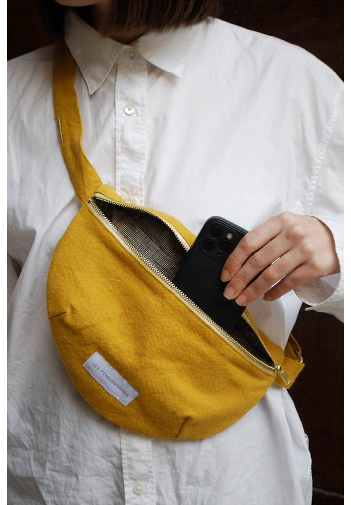 photo d'un sac banane en toile de coton pour femme