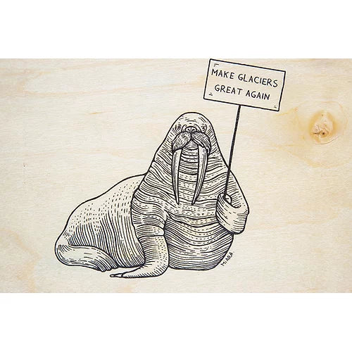 Carte en bois avec un dessin d'un morse qui porte une pancarte "Make glaciers great again".