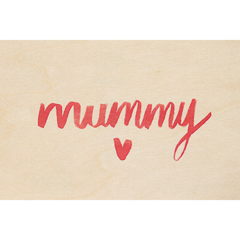 Carte en bois avec ecrit Mummy et un coeur en rouge.
