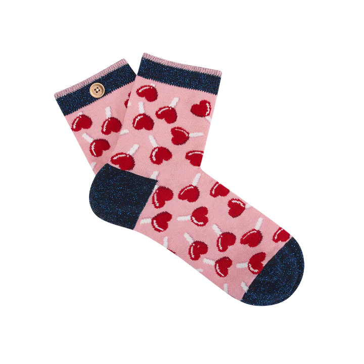 Chaussettes roses avec des sucettes coeur rouge
