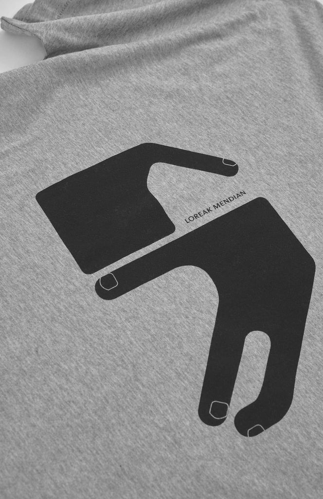 Photo d'un t shirt gris chiné imprimé en coton bio et fabriqué au Portugal.